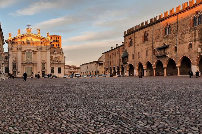 Mantova Centro Storico - Tour a piedi con Guida Tiziana Portioli - The Ducal Palace and the Gonzaga court