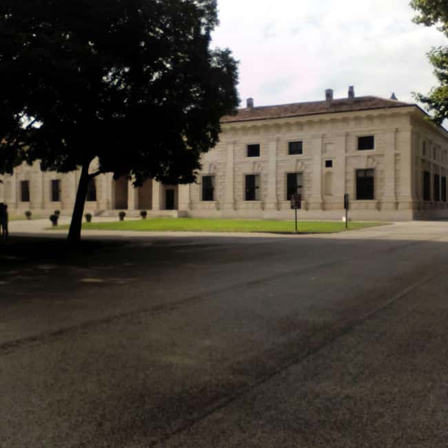MANTOVA: OZIANDO TRA I GIGANTI: Visit to Palazzo Te - Meeting at the entrance of Palazzo Te