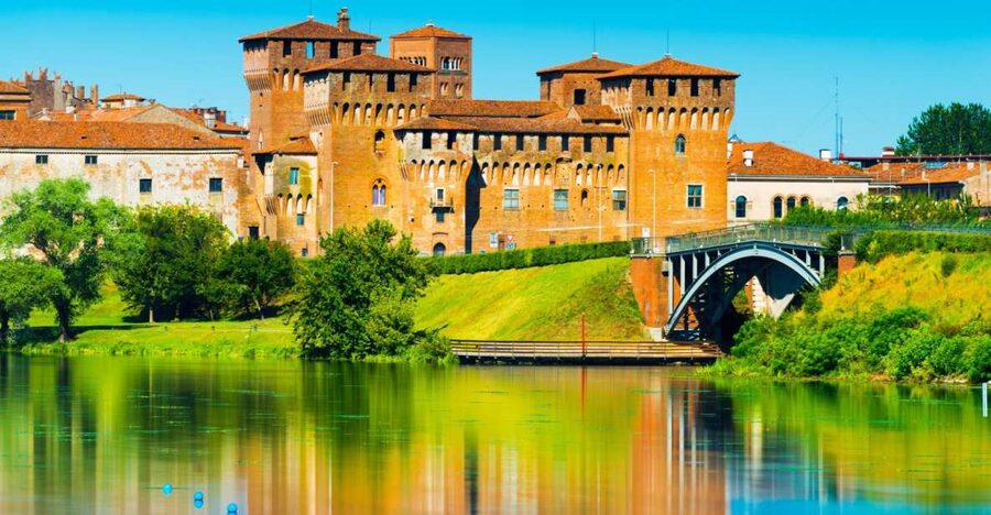 Mantova: Private Walking Tour - Starting among Mantua’s Gonzaga palaces