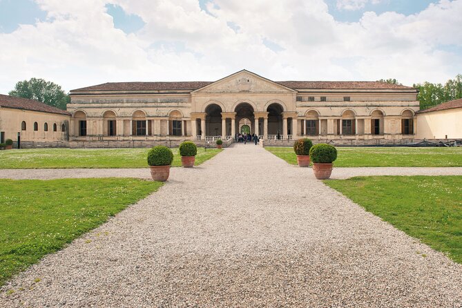 Mantova Walking Tour with Audio and Written Guide by a Local - Why this Mantua walk works well