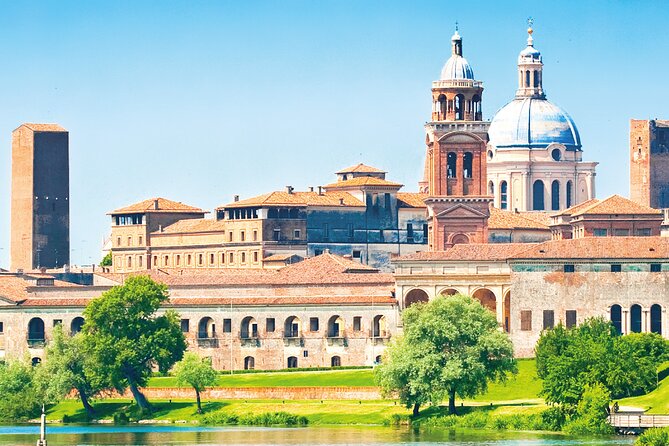 Mantova Walking Tour with Audio and Written Guide by a Local - Basilica Sant’Andrea and Mantua’s sacred relic
