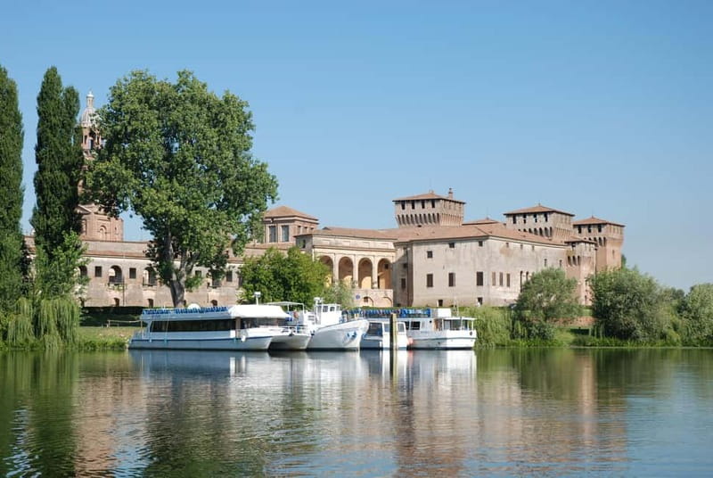 Mantua Lakes and Vallazza Oasis: a timeless boat trip - A one-hour route that fits a full day