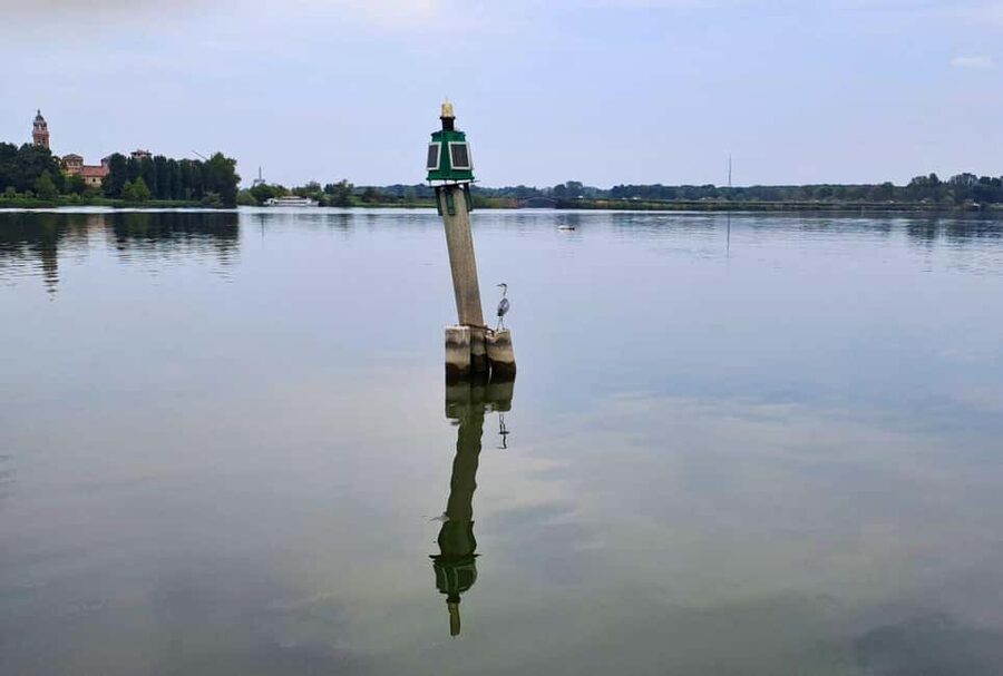 Mantua Lakes and Vallazza Oasis: a timeless boat trip - Finding pier B Rosso at Viale Mincio