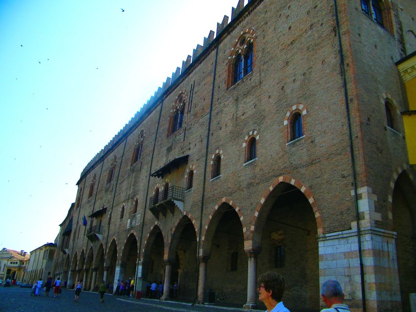 Mantua: Town Highlights and Monuments Walking Tour - Pace, language, and practical comfort