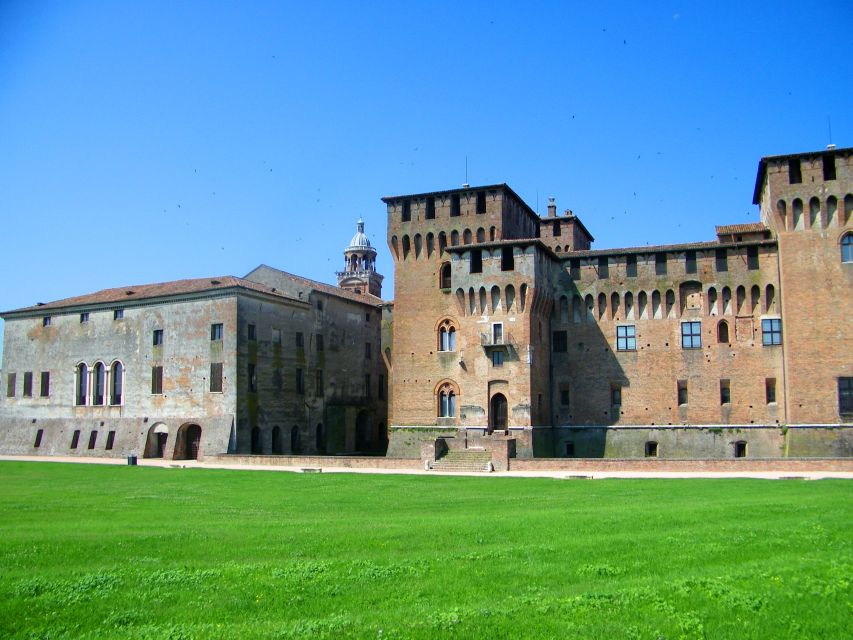 Mantua: Town Highlights and Monuments Walking Tour - Finishing at the Loggia delle Pescherie