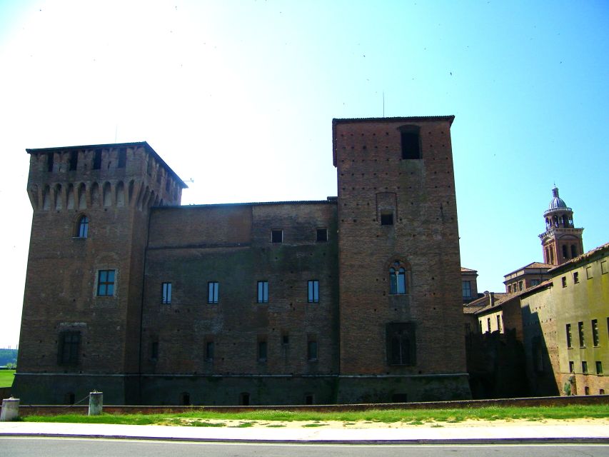 Mantua: Town Highlights and Monuments Walking Tour - What the private format is worth