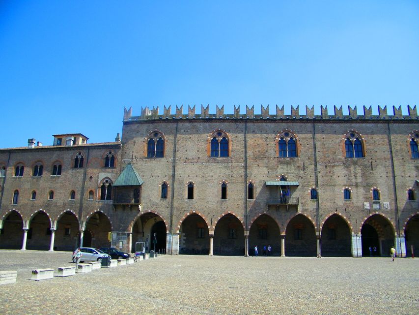 Mantua: Town Highlights and Monuments Walking Tour - Meeting the Gonzaga court at Palazzo Ducale