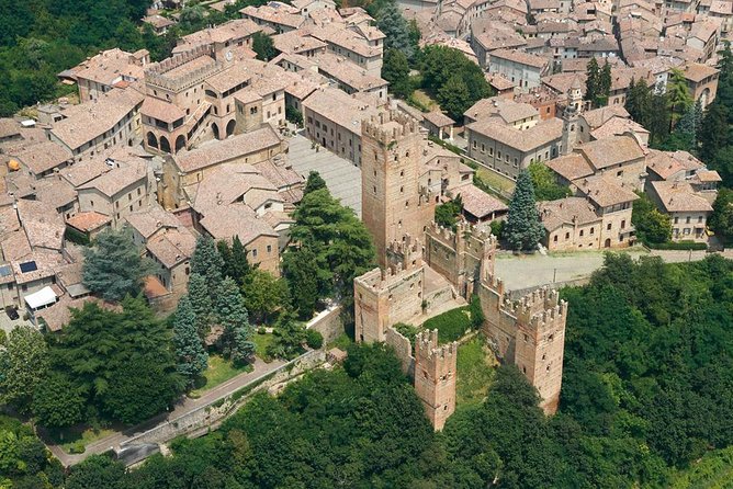 Medieval villages & Cremona Stradivari's town, tour from Milan - From Milan to Lombardy’s medieval villages