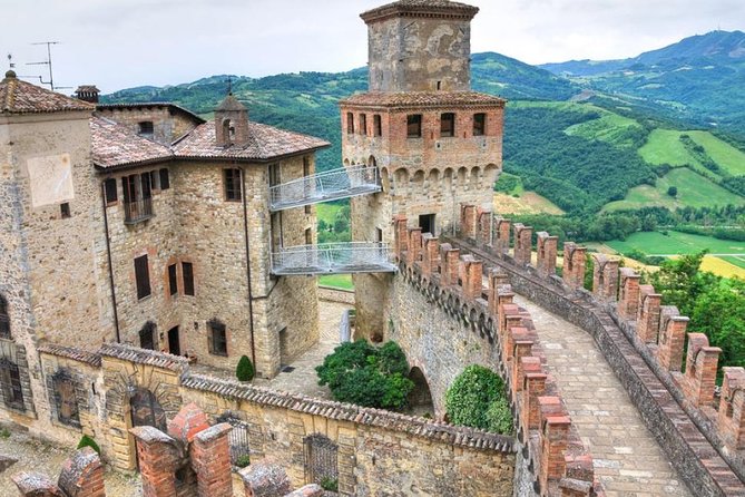 Medieval villages & Cremona Stradivari's town, tour from Milan - Walking, weather, and what to carry