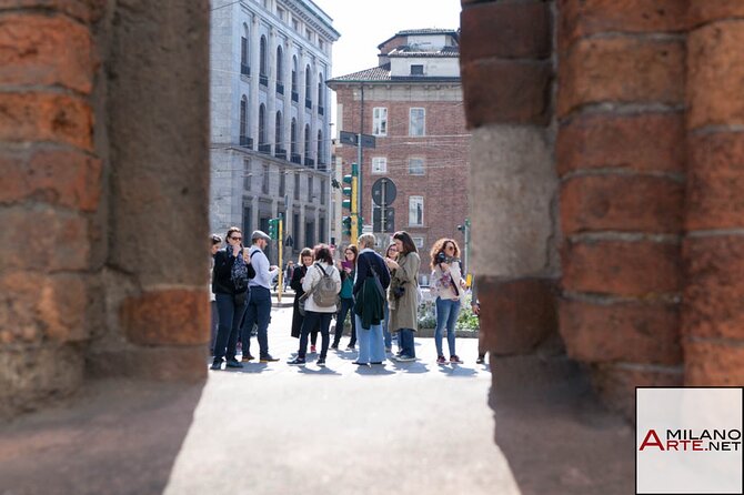 Milan, a city of art an history. Classic tour of Milan - Fast-track service and the extra-ticket question