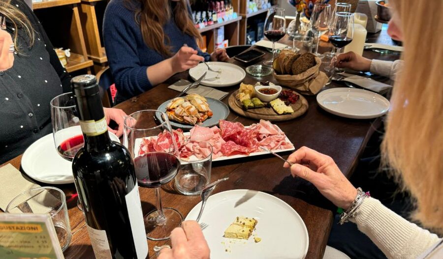 Milan: Aperitivo with Food Selection & a Glass of Wine - Practical details that affect your decision