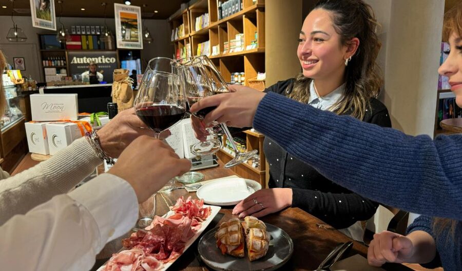 Milan: Aperitivo with Food Selection & a Glass of Wine - Arriving at Autentico on Via Magenta 69
