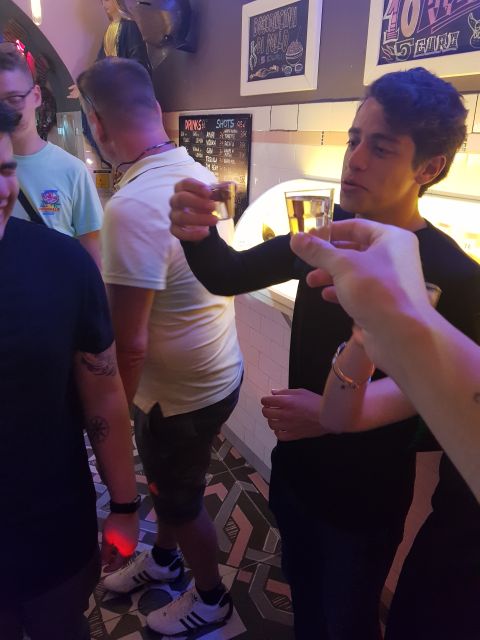Milan: Bar-Hopping Tour with Welcome Drink - The Milanese aperitivo angle