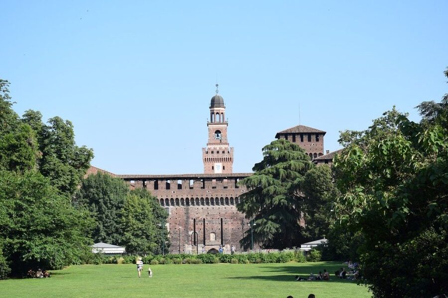 Milan: Best of the Highlights Walking Tour - Piazza Cordusio and the road to the medieval city