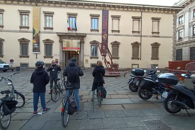 Milan: Bicycle Tour Live Tourist Guide 3 hours and half - Piazza Mercanti and the medieval center