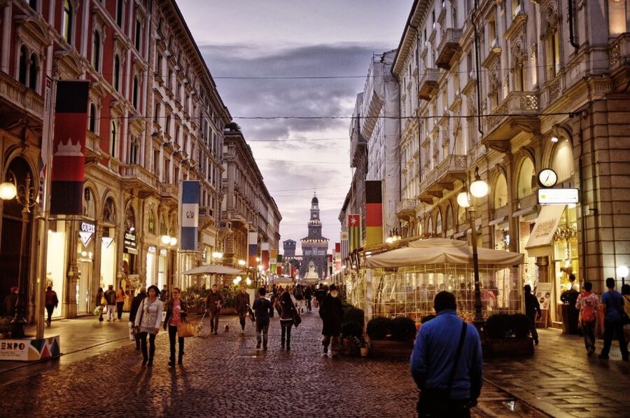 Milan by Night 2-Hour Walking Tour - What the guides add to the evening