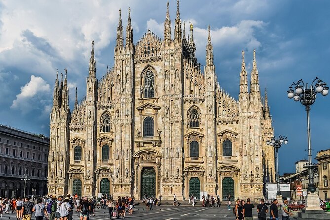 Milan: Cathedral and Terraces Guided Tour with Tickets - Galleria Vittorio Emanuele II and the Bull mosaic