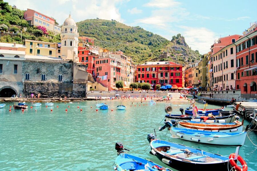 Milan: Cinque Terre Full-Day Guided Trip With Cruise - What the guides add to the day