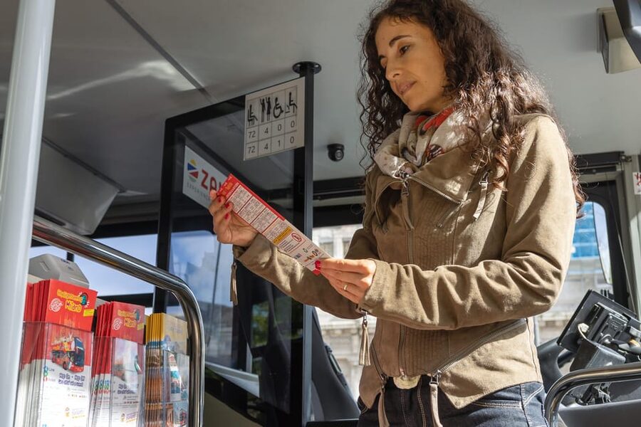 Milan: City Sightseeing Hop-On Hop-Off Bus with Audio Guide - Line B: Duomo to Central Station and Porta Venezia