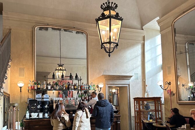 Milan Coffee & History Crawl with a Licensed Tour Guide - Medieval Milan in Piazza Mercanti