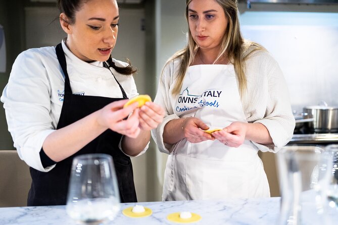 Milan Culinary Experience: Pasta & Gelato or Tiramisù Class - Finding the school above Mercato Centrale