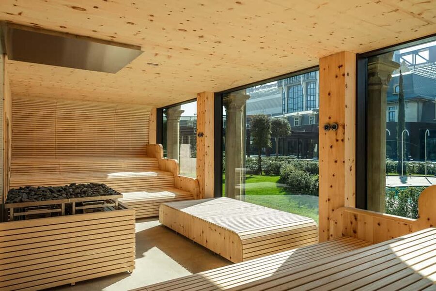 Milan: De Montel Thermal Park Entry Ticket - Ten Pools, Four Saunas, and a Large Hammam