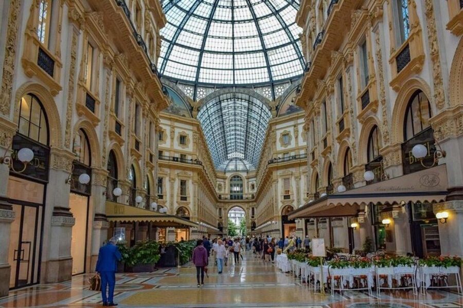 Milan: Design and Fashion Walking Tour - Meeting near the Fontana dei Tritoni