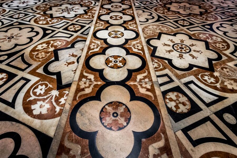 Milan Duomo and Rooftop 2-Hour Guided Tour - Starting beneath the Mondadori arches in Piazza del Duomo