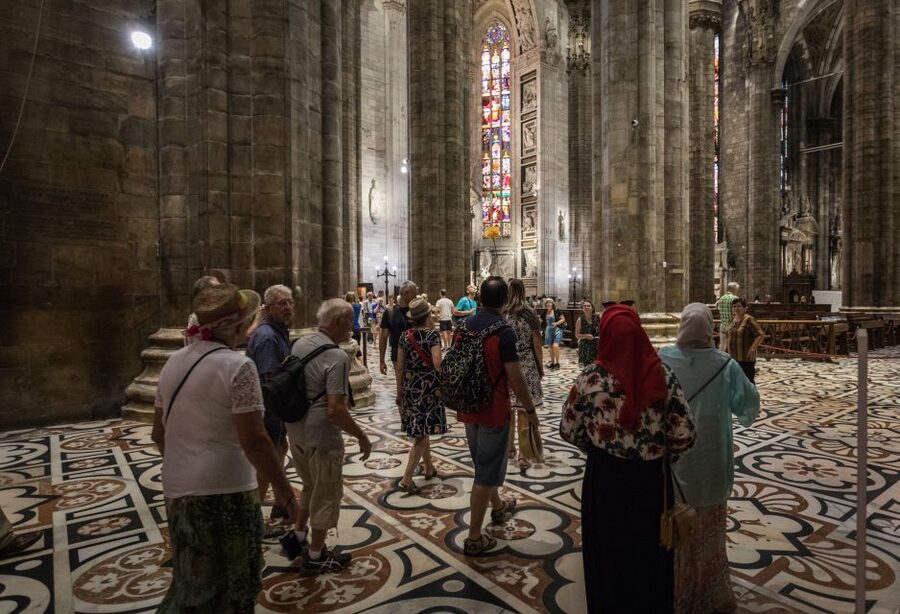 Milan Duomo Cathedral Tour - The guides and the small-group advantage