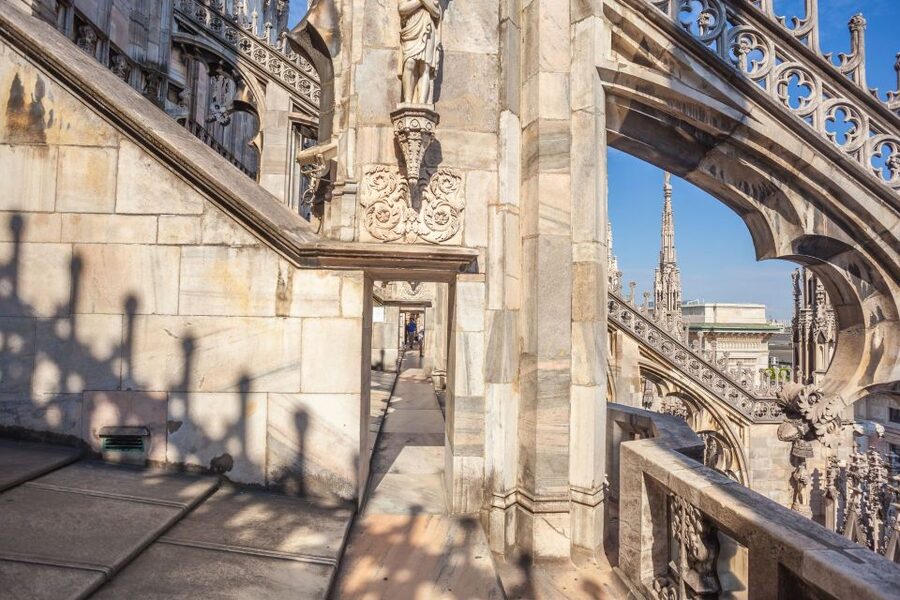 Milan: Duomo Rooftop and Cathedral Guided Tour with Tickets - Reading the Duomo’s seven centuries of building