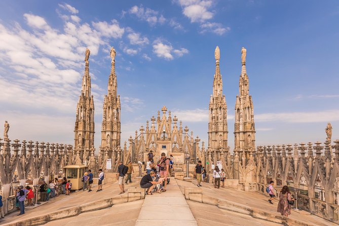 Milan Duomo Rooftop Terrace Guided Tour - Meeting your guide in Piazza del Duomo