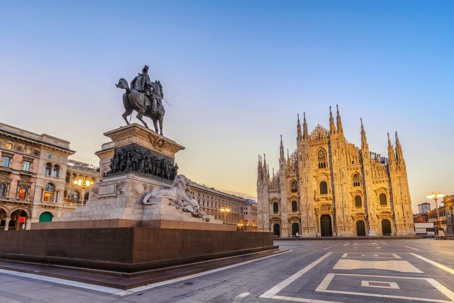 Milan: Duomo & Rooftop Tour with Optional Hop-On Hop-Off Bus - Inside the cathedral: marble, statues, and scale