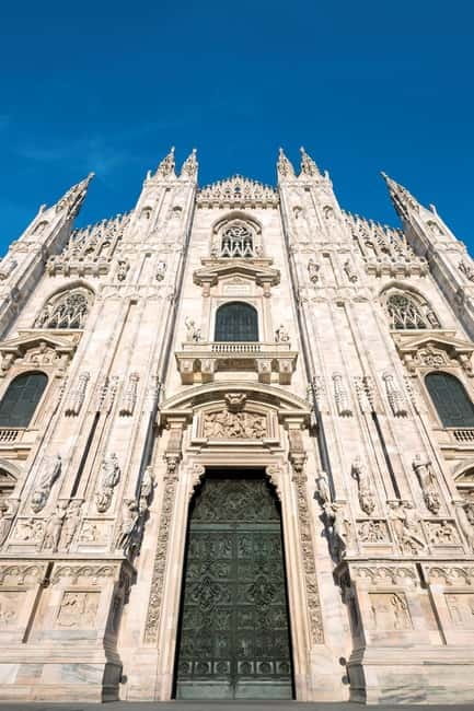 Milan: Duomo Tour with Priority Entry & Rooftop Access - Seeing the Gothic interior with a guide