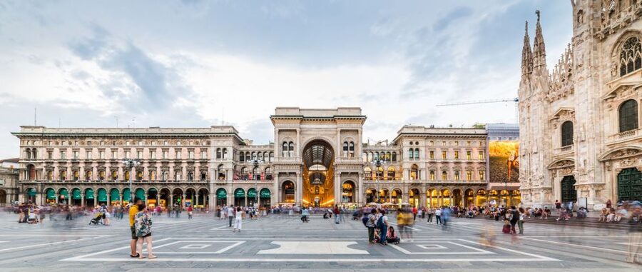 Milan: Duomo with Rooftop Private Tour, Food, & Wine Tasting - Italian wine and Milanese food at the tasting