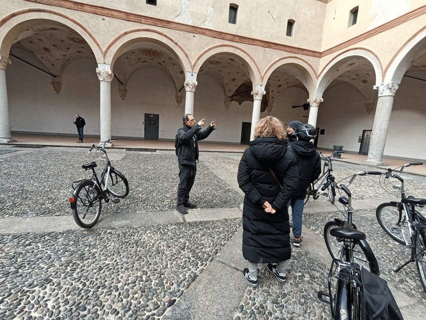 Milan: ELECTRIC-Bicycle Tour Live Tour Guide 3 hours & half - Key points at a glance