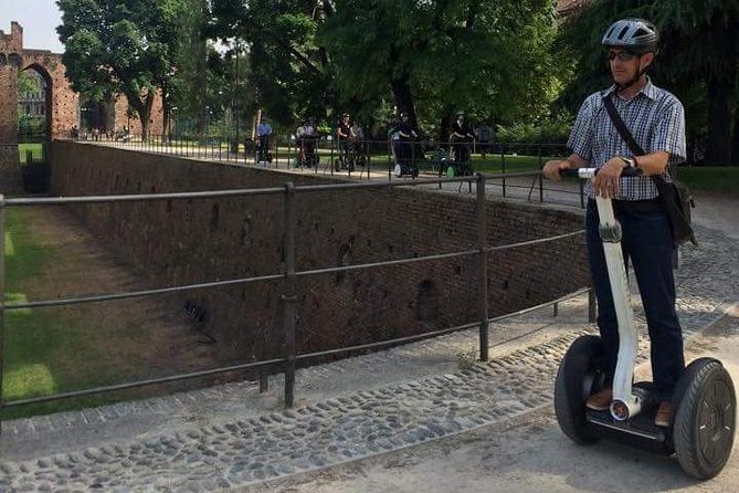 Milan: Electric Bicycle Tour Tourist Guide Live - 3 hours & half - Starting on Via Lecco