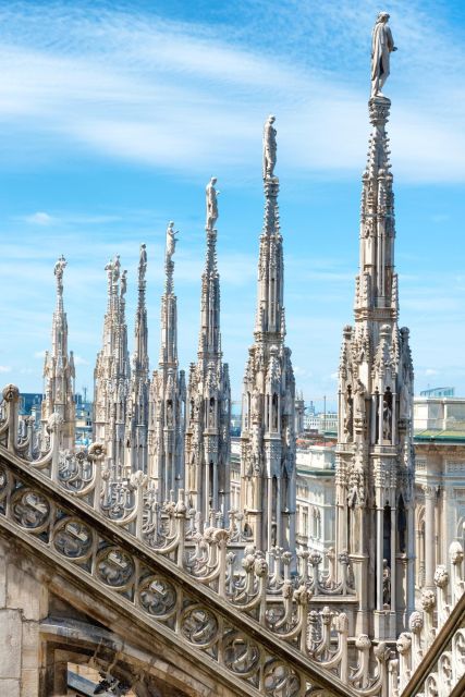 Milan: Express Walk with a Local in 90 minutes - Milan’s fashion streets and polished local style