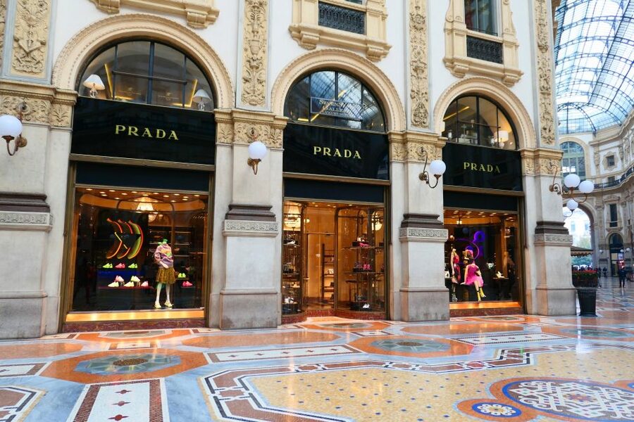 Milan Fashion, Art and Design Private Walking Tour - Gabriella’s example of strong guiding