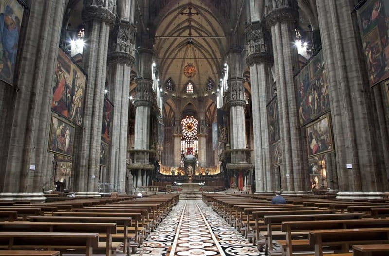Milan: Fast Track Cathedral and Duomo Rooftop Guided Tour - What the two-hour schedule gives you