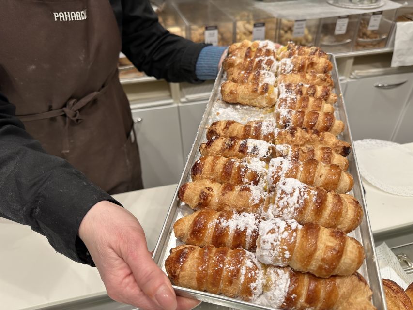 Milan: Gourmet Street Food Tour with Sightseeing and Tasting - Walking toward Milan’s main sights