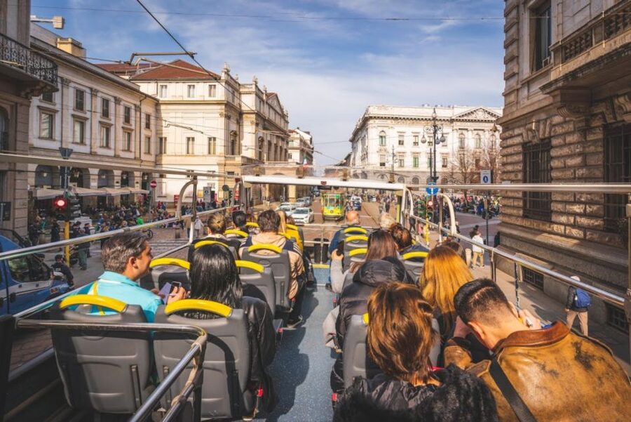 Milan: Gray Line Milan Open Tour Hop-On Hop-Off Bus Tour - Waiting times and boarding advice