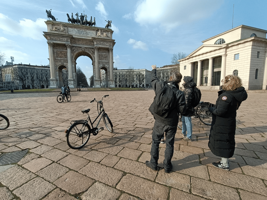 Milan: Guided Bike Tour - Sforza Castle and the Peace Arch