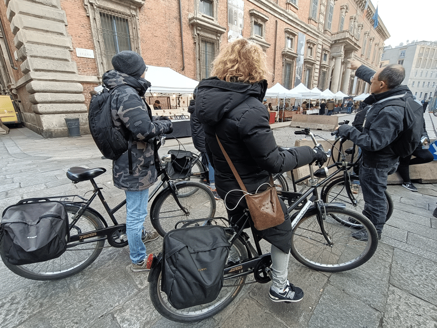 Milan: Guided Bike Tour - Piazza Affari and the L.O.V.E. sculpture