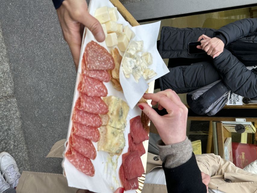 Milan: Guided Street Food Walking Tour with Food Tasting - Piazza Mercanti and the Duomo area