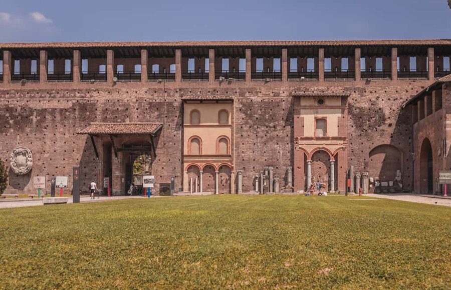 Milan: Guided Walking Tour & Last Supper Visit with Ticket - La Scala and Piazza della Scala