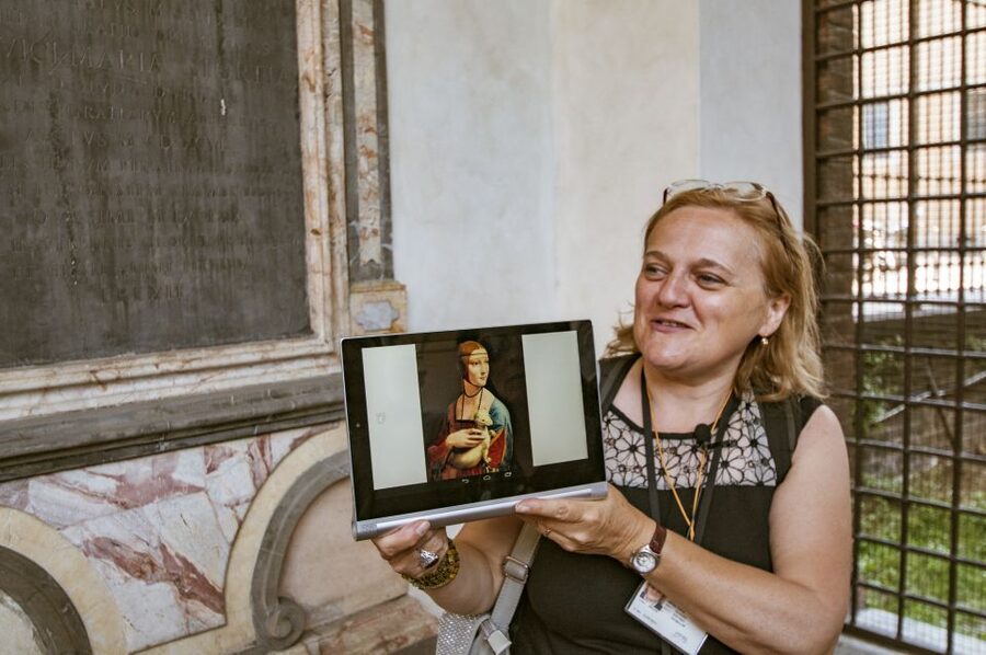 Milan: Guided Walking Tour with Last Supper Skip-the-Line - La Scala brings opera into the walk