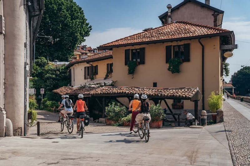 Milan: Highlights and Hidden Gems E-Bike Tour - The Duomo and Vittorio Emanuele Gallery