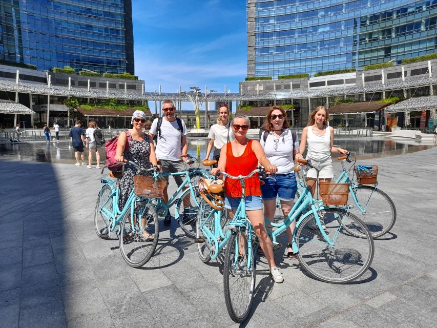 Milan: Highlights and Hidden Gems Guided Bike Tour - Bikes, comfort, and the pace of the group