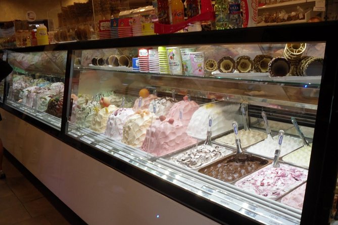 Milan : ITALIAN FOOD TOUR - 3h - Porta Nuova: gelato and a relaxed finish