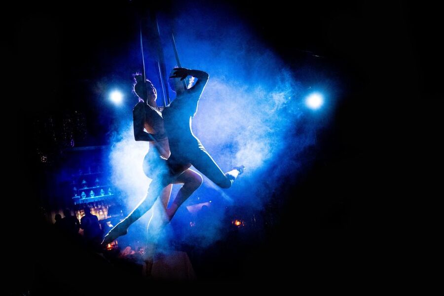 Milan: Maison Milano Dinner and Show - The acrobatics and fire performers are the main event